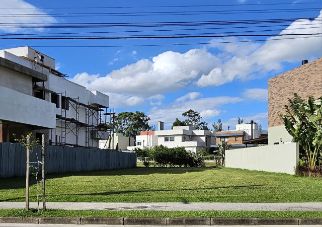 Terreno com 419m², à venda, no bairro Laranjal em Pelotas