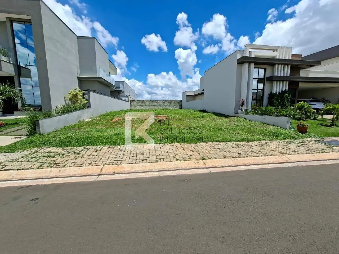 Terreno, 337 m² - Foto 1