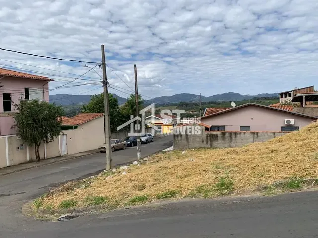 Terreno com 180m², à venda, no bairro Colina da Sóvis em Andradas
