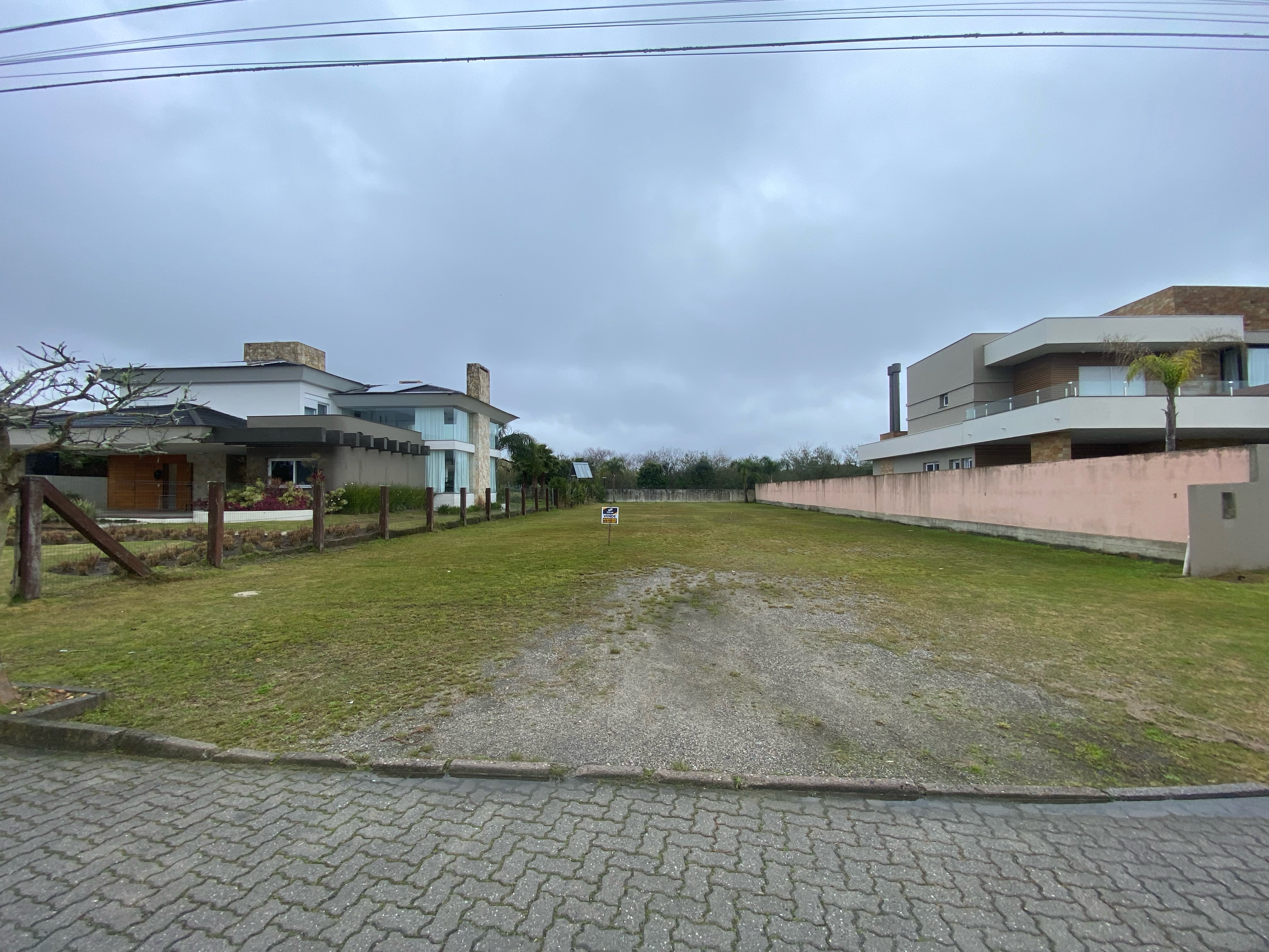 Amplo terreno com 1.200m2 à venda no Don Domingo Marine, condomínio com acesso direto ao arroio Pelotas.