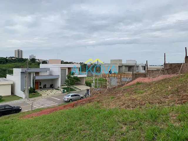 Terreno com 306m², à venda, no bairro Jardim California em São José dos Campos