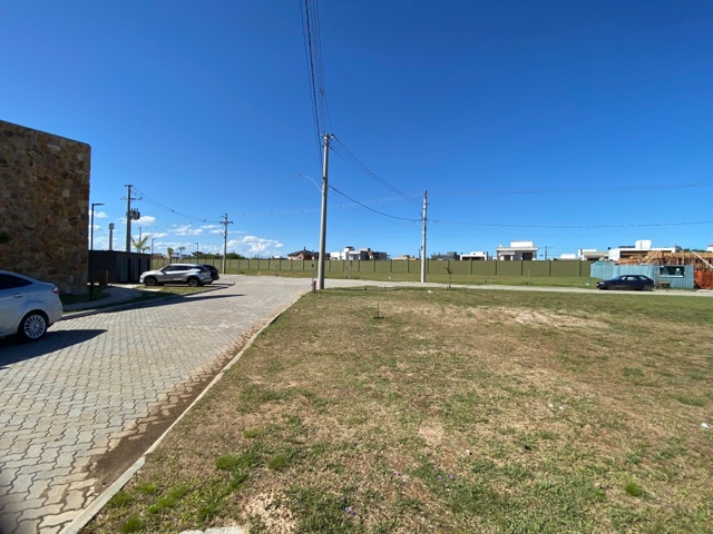Terreno com 338m², à venda, no bairro Laranjal em Pelotas