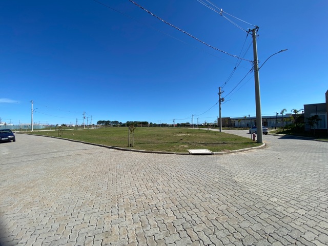Terreno com 338m², à venda, no bairro Laranjal em Pelotas