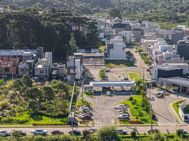 Terreno à venda, no bairro Santa Cândida em Curitiba