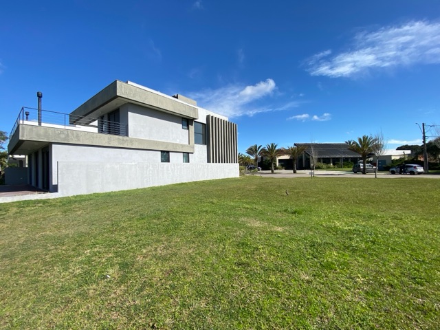 Terreno com 420m², à venda, no bairro Laranjal em Pelotas