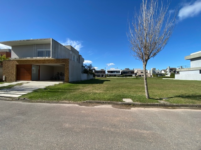 Terreno com 420m², à venda, no bairro Laranjal em Pelotas
