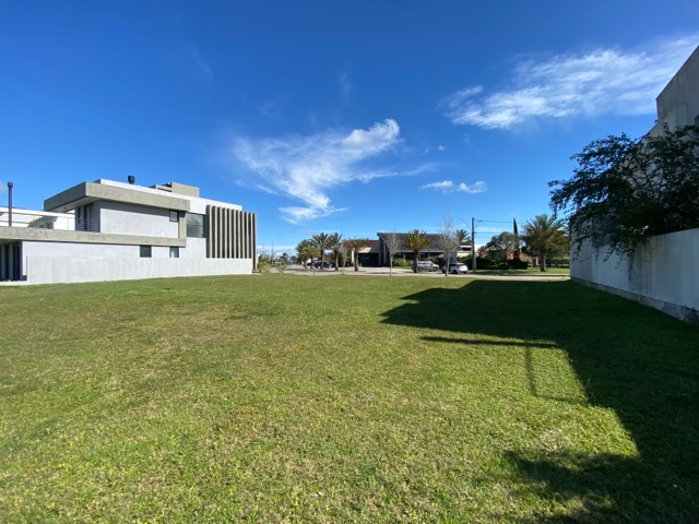 Terreno com 420m², à venda, no bairro Laranjal em Pelotas