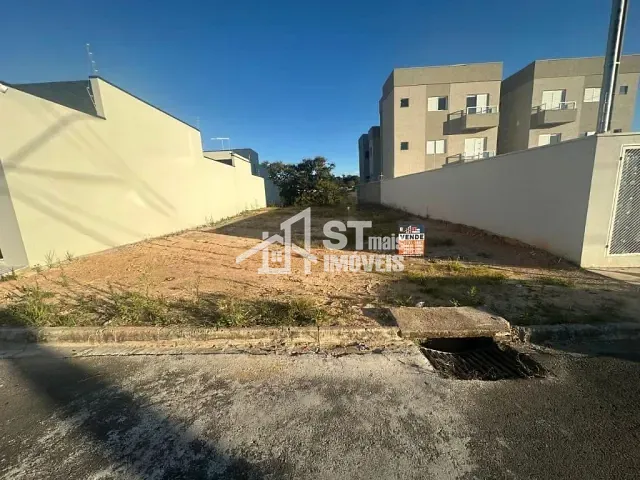 Terreno com 343m², à venda, no bairro Moradas Dos Passaros em Andradas