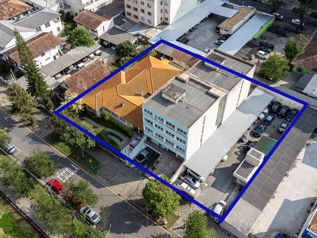 Terreno à venda, no bairro Centro em Curitiba