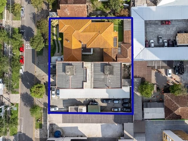 Terreno à venda, no bairro Centro em Curitiba