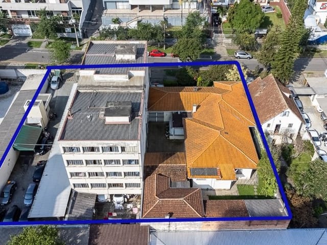 Terreno à venda, no bairro Centro em Curitiba