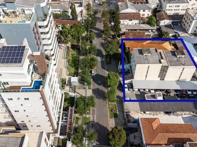 Terreno à venda, no bairro Centro em Curitiba