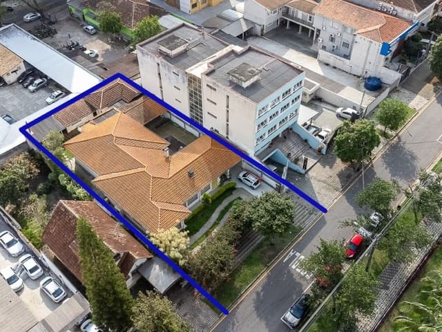 Terreno à venda, no bairro Centro em Curitiba
