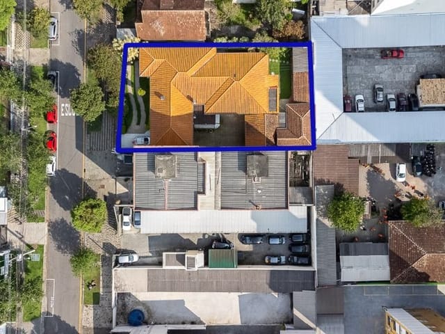 Terreno à venda, no bairro Centro em Curitiba