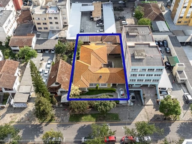 Terreno à venda, no bairro Centro em Curitiba