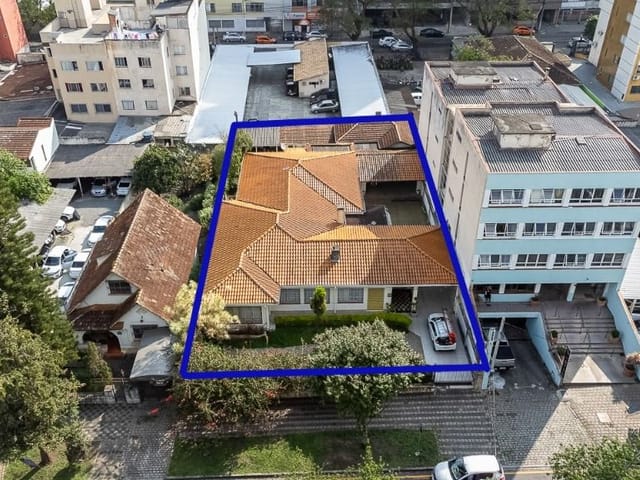 Terreno à venda, no bairro Centro em Curitiba