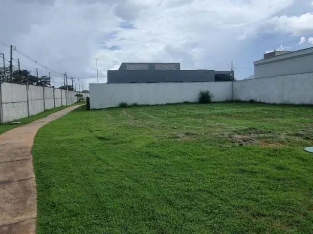 Terreno com 320m², à venda, no bairro Jardim Imperial em Cuiabá