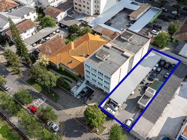 Terreno à venda, no bairro Centro em Curitiba
