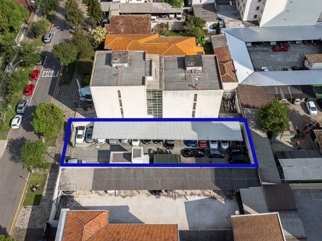 Terreno à venda, no bairro Centro em Curitiba