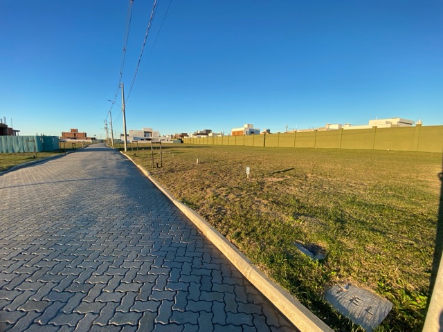 Terreno com 251m², à venda, no bairro Laranjal em Pelotas