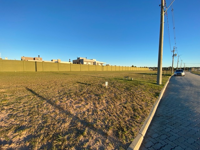 Terreno com 251m², à venda, no bairro Laranjal em Pelotas