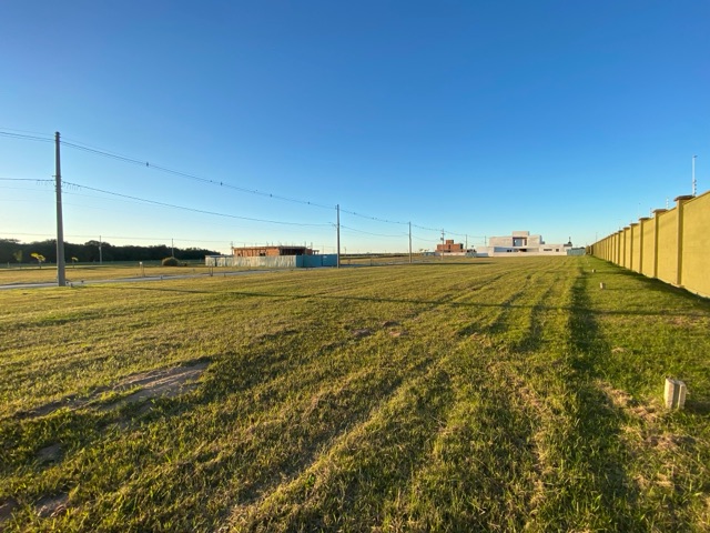Terreno com 251m², à venda, no bairro Laranjal em Pelotas