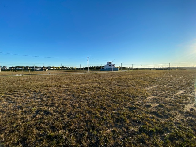 Terreno com 299m², à venda, no bairro Laranjal em Pelotas