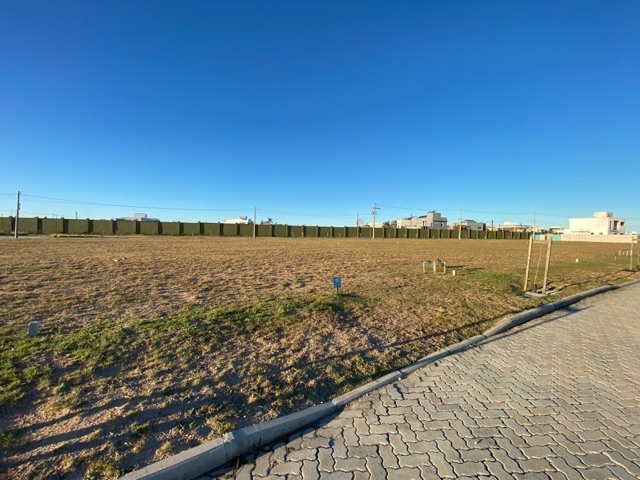 Terreno com 300m², à venda, no bairro Laranjal em Pelotas