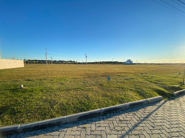 Terreno com 256m², à venda, no bairro Laranjal em Pelotas