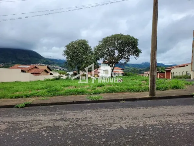 Terreno com 348m², à venda, no bairro Jardim Itália em Andradas