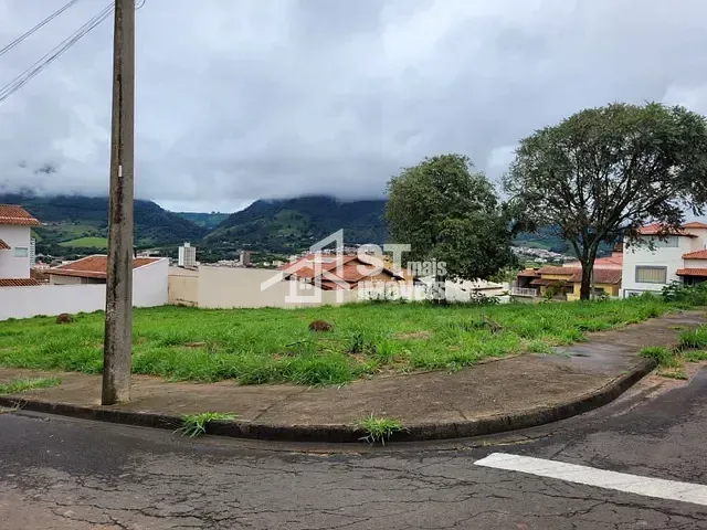 Terreno com 348m², à venda, no bairro Jardim Itália em Andradas