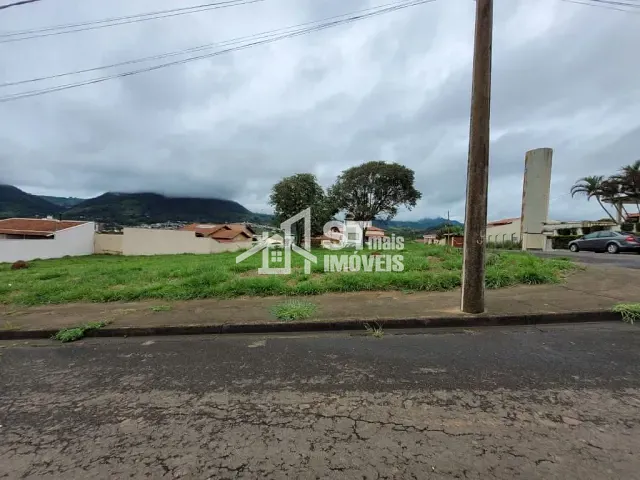 Terreno com 348m², à venda, no bairro Jardim Itália em Andradas