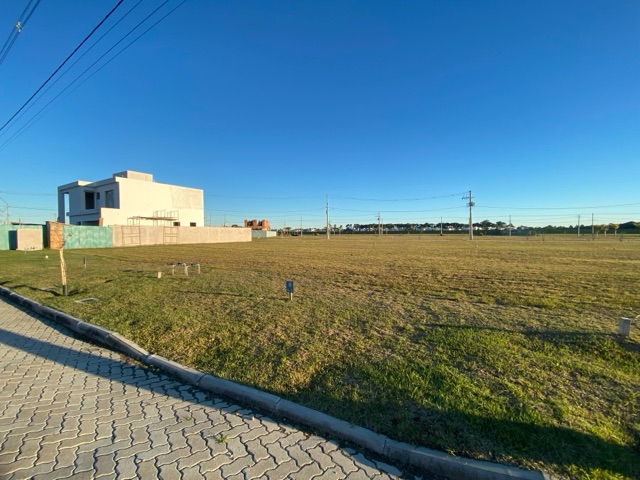 Terreno com 257m², à venda, no bairro Laranjal em Pelotas