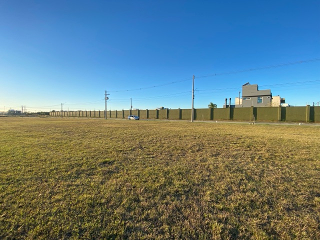 Terreno com 257m², à venda, no bairro Laranjal em Pelotas