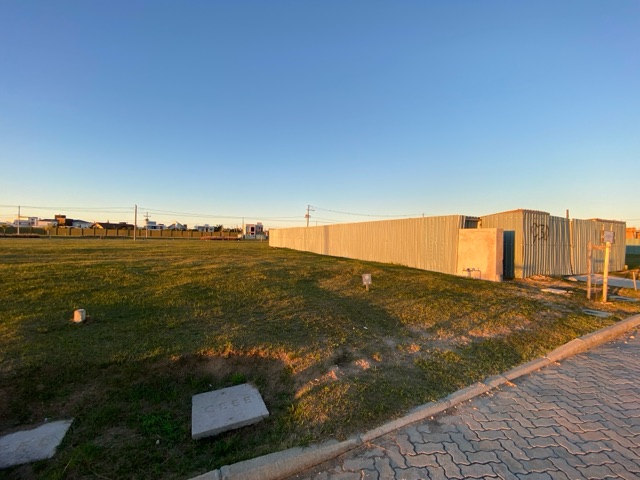 Terreno com 305m², à venda, no bairro Laranjal em Pelotas