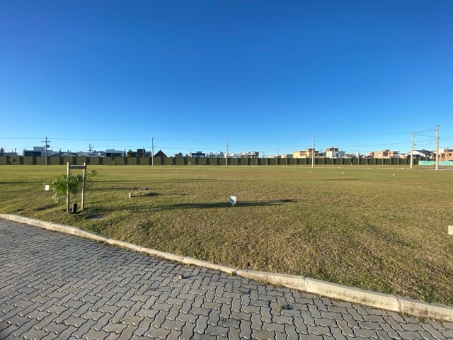 Terreno com 299m², à venda, no bairro Laranjal em Pelotas