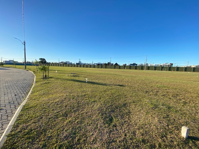 Terreno com 299m², à venda, no bairro Laranjal em Pelotas