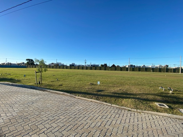 Terreno com 293m², à venda, no bairro Laranjal em Pelotas