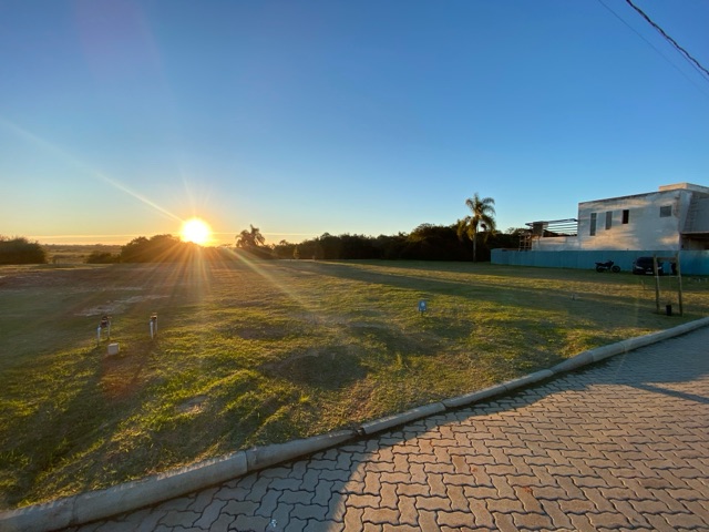 Terreno com 360m², à venda, no bairro Laranjal em Pelotas