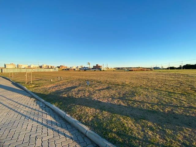 Terreno com 346m², à venda, no bairro Laranjal em Pelotas