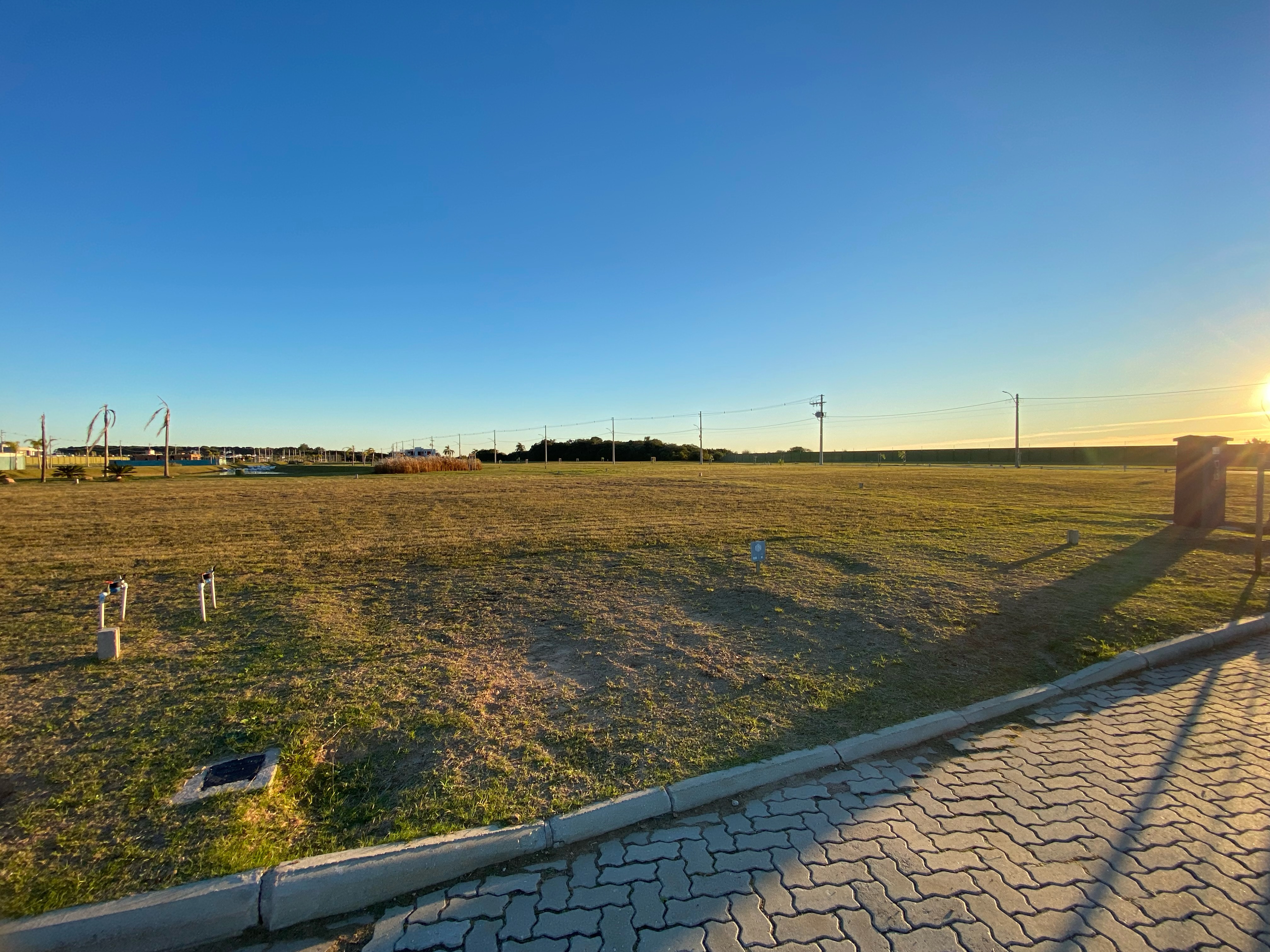 Terreno no Riviera, Laranjal, Pelotas! 346,31 m², segurança 24h, lazer completo. Ideal para construir a sua casa!