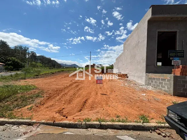 Terreno com 200m², à venda, no bairro Village em Andradas