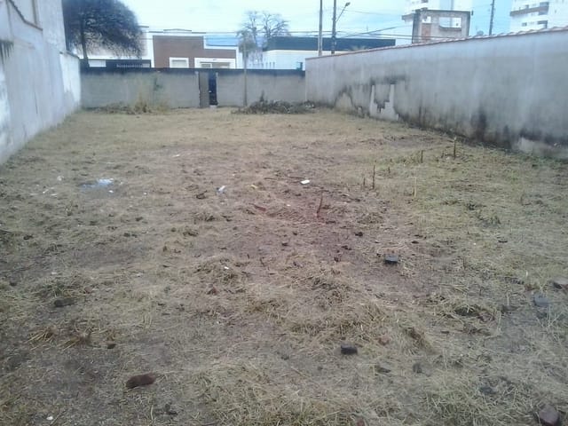 Terreno com 411m², à venda, no bairro Centro em Pindamonhangaba