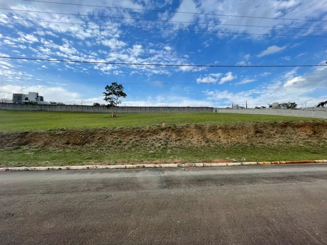 Terreno com 2070m², à venda, no bairro Chácaras Cataguá em Taubaté