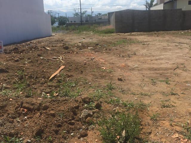 Terreno com 200m², à venda, no bairro Parque das Palmeiras em Pindamonhangaba