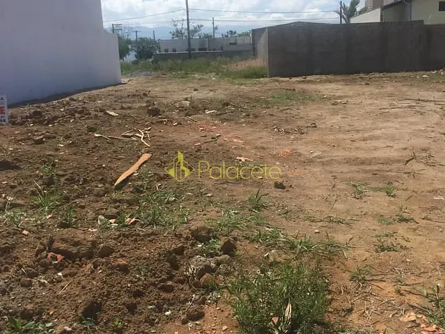Terreno com 200m², à venda, no bairro Parque das Palmeiras em Pindamonhangaba