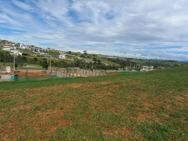 Terreno com 351m², à venda, no bairro Jardim Marlene Miranda em Taubaté