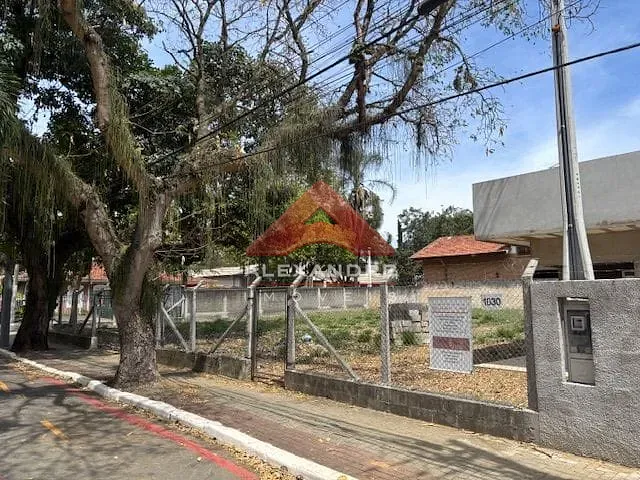Terreno com 818m², à venda, no bairro Jardim Apolo em São José dos Campos