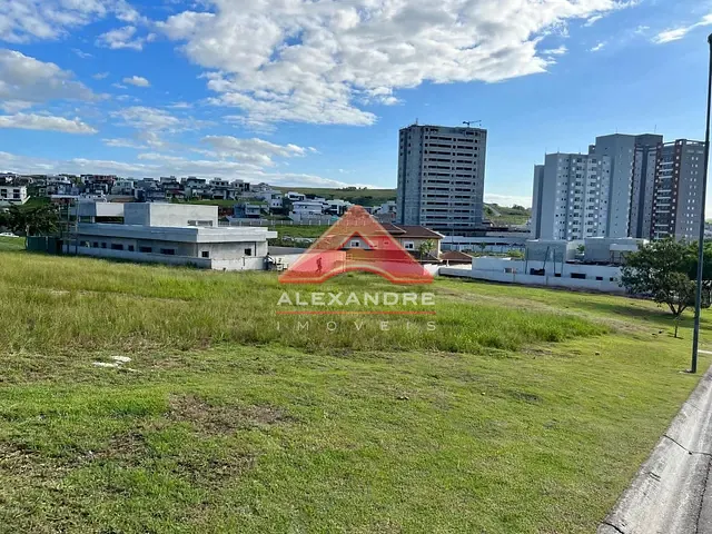 Terreno com 601m², à venda, no bairro Condomínio Residencial Colinas do Paratehy em São José dos Campos