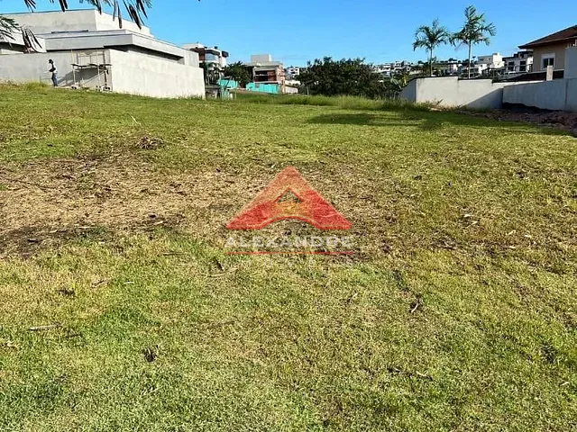 Terreno com 601m², à venda, no bairro Condomínio Residencial Colinas do Paratehy em São José dos Campos